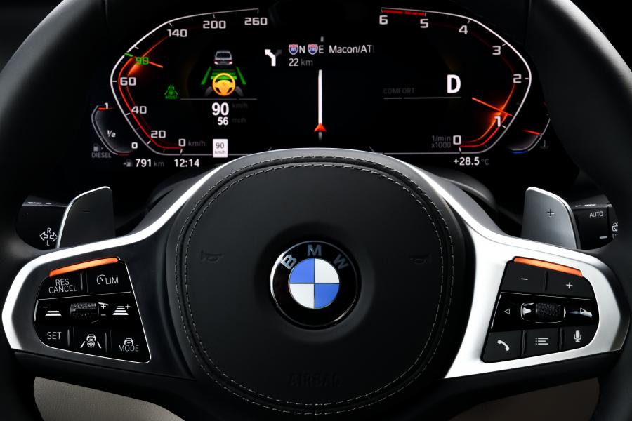 Панель приборов BMW X5 xDrive30d (G05) 2018 года  (WW) (фото 101 из 146)